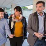 Juanma Moreno acusó a Susana Díaz de alimentar «fantasmas» para introducir miedo a los electores. Inés Arrimadas acompañó en Sevilla a Marín, que invitó a esperar los resultados electorales, aunque descartando pactar con quien «no comparta los valores de Cs». Teresa Rodríguez recriminó la «absoluta irresponsabilidad» de Susana Díaz por «hacerle la campaña a Vox» / Fotos: Efe y Manolo Olmedo