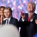 Barron junto a sus padres