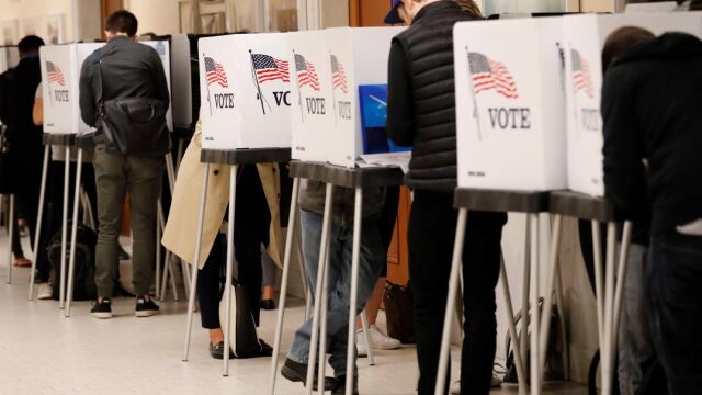Ciudadanos estadounidenses votando