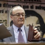 El gobernador de Banco de España, Luis María Linde, comparece hoy en la Comisión de Presupuestos del Senado
