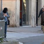 El primer padre denunciante, Manuel Barbero, rechazó dar la mano a Joaquim Benítez