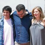 El equipo de «Hijos de Caín», con su director, Jesús Monllaó, (tercero por la izda.), y José Coronado en Málaga