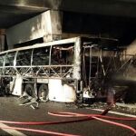 El autobús se empotró a toda velocidad contra uno de los pilares de un puente, en la autopista A-4.
