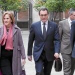 Mas, ayer, junto a los máximos responsables de los organismos de control público en Cataluña