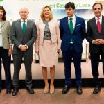 La consejera de Economía, Pilar del Olmo, junto a José Rolando Álvarez, Santiago Aparicio, Manuel Rubio, Fernando Ríos y Marcos Yllera, entre otros