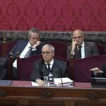 Imagen de la señal de video institucional del Supremo, del abogado de Oriol Junqueras, Andreu Van Den Eynde (d, abajo),durante la jornada en la que continúan las testificales de los guardias civiles / Foto: Efe