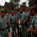 La legión ha recibido a Rajoy y Hollande a su llegada a Málaga.