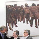 El presidente del Congreso y el ministro de Educación y Cultura estuvieron junto al autor, Juan Genovés (derecha), y el director del Museo Reina Sofía