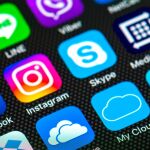 Los adolescentes entre 14 y 16 años tiene un perfil propio en una red social, la cual usan para poder sentirse integrados en el grupo / Dreamstime