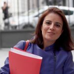 La vicesecretaria general del PSOE, Adriana Lastra, a su llegada al Congreso/Foto: Efe