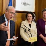 El secretario general de la OCDE, Ángel Gurría, con la ministra de Trabajo Magdalena Valerio, y su homóloga de Suecia, Ylma Johansson/Foto: Efe