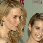 Sarah Paulson y Emma Roberts