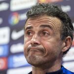 El entrenador del FC Barcelona, Luis Enrique, atiende a los medios de comunicación