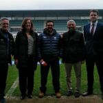 El embajador asistió a un partido de fútbol en La Nueva Balastera