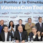 Jesus Torrealba (C), secretary of Venezuela's coalition of opposition parties (MUD), talks to the media next to his fellow politicians during a news conference in Caracas March 8, 2016. The message on the backdrop reads: "With the people and the constitution, we are going with everything". REUTERS/Carlos Garcia Rawlins