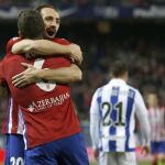 El defensa del Atlético de Madrid Juanfran Torres celebra con su compañero Koke Resurrección