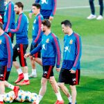 Los jugadores de la selección, durante el entreno del lunes en Las Rozas con Sergio Ramos al fondo