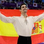 Javier Fernández tras conseguir la medalla de bronce en los Juegos de Corea del Sur/Foto: Ap/David J. Phillip)
