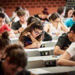 El reparto de 3.150.000 euros de la Generalitat se suspende hasta que los Tribunales digan si es legal o no que se excluya de las ayudas públicas a los alumnos que estudian en centros privados