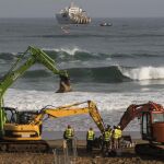 Marea, el cable submarino de fibra óptica construido por Facebook y Microsoft para unir ambos lados del Atlántico y que será operado por Telxius (Telefónica), es amarrado hoy en la playa de Arrietara, en Sopelana