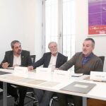 El jurado formado por Antonio Piedra, Carlos Aganzo, Francisco Pino, Manuel Olveira y José Noriega informan del fallo del IV Premio Francisco Pino de Poesia Experimental