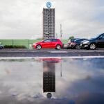 Diferentes automóviles de la marca estacionados el pasado miércoles en la planta de Wolfsburgo, Baja Sajonia, sede de Volkswagen