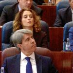Los diputados del PP, González Moñux (arriba izda.) y Osorio (arriba dcha.), se están cruzando denuncias en los tribunales
