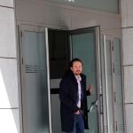 El líder de Podemos, Pablo Iglesias, a su salida este miércoles de la Audiencia Nacional donde se ha personado como perjudicado en el caso Villarejo