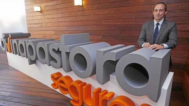 Armando Nieto, presidente desde 2007 de Divina Pastora, defiende que al asegurado se le diga siempre la verdad