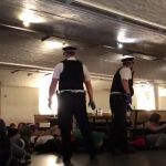 Así entró la policía en un bar de London Bridge