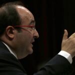 El líder del PSC, Miquel Iceta, durante su intervención en el pleno del Parlamento catalán,