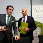 El consejero Suárez-Quiñones inaugura la jornada junto a Ricardo Fortuoso, presidente de Aeice, ayer en Valladolid