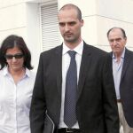 Miembros de la familia Sumarroca, vinculados a Teyco, saliendo de los juzgados el año pasado