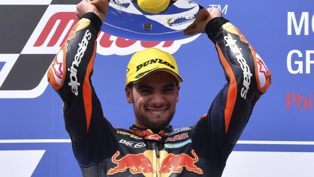 Miguel Oliveira celebra la victoria/ Ap