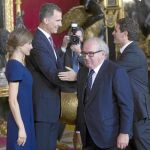 Los Reyes saludan a Albert Rivera el pasado 12 de octubre durante la recepción en el Palacio Real