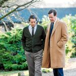 Jeremy Thorpe (Hugh Grant) y Peter Bessell (Alex Jennings), en una escena de la ficción