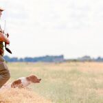 Un cazador en el primer día de media veda en un coto de la provincia de Valladolid