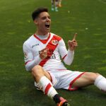 El centrocampista del Rayo Vallecano, Alex Moreno, celebra el primer gol del equipo madrileño. EFE/JuanJo Martín.