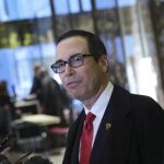 Steven Mnuchin llega a la Torre Trump en Nueva York (Estados Unidos)