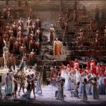 La soprano Violeta Urmana (a la dcha.) en el papel de Amneris, es uno de los grandes atractivos del primer reparto de la ópera verdiana