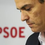 Pedro Sánchez, durante el anuncio de su dimisión en la sala de prensa de la sede de Ferraz tras el Comité Federal del 1 de octubre
