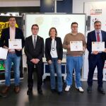 La consejera de Agricultura y Ganadería, Milagros Marcos, juntos con las ganadores de los mejores jamones a nivel autonómico y de la provincia de Segovia
