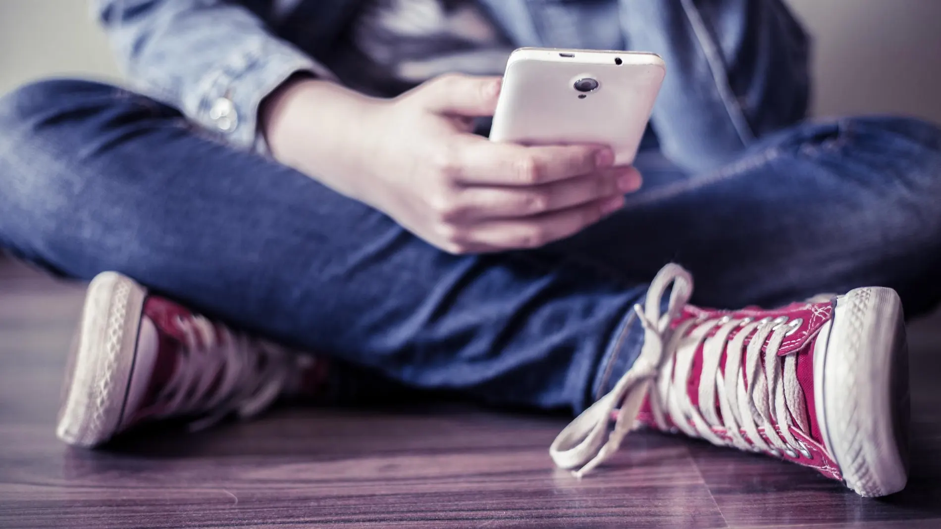 Adolescentes y nuevas tecnologías: claves para que estén conectados pero no se alejen de ti