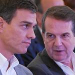 El secretario general del PSOE, Pedro Sánchez, y el alcalde de Vigo, Abel Caballero, en una imagen de archivo