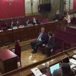 Imagen tomada de la señal institucional de Tribunal Supremo con la vista general de la sala donde se lleva a cabo el juicio del "procés"al inicio de la jornada 35 del proceso judicial.