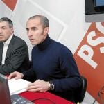 El secretario de Economía del PSOE de Castilla y León, Julio López, arrancó en Ávila con la campaña «El paro no es un porcentaje»