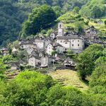 Corippo está situado en el Valle de Verzasca, en la región italiana del Tesino