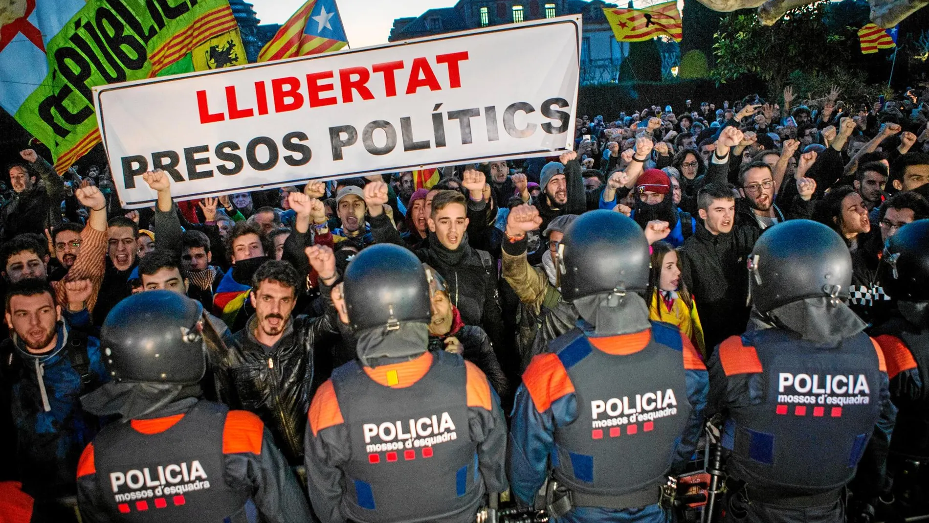 Los CDR llevan días caldeando el ambiente de cara al viernes, después de protagonizar diversos incidentes a lo largo del territorio catalán, sobre todo en las carreteras