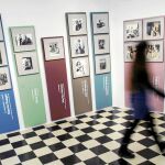 La exposición subraya la colaboración de Dalí con fotógrafas, algunas tan curiosas como la de Yvonne Halsman que recoge el trabajo de su marido Philippe Halsman con el autor surrealista.