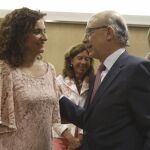 La consejera de Hacienda, María Jesús Montero (en la imagen junto al ministro Montoro), aseguró públicamente que Andalucía «cumple de sobra» con la regla de gasto